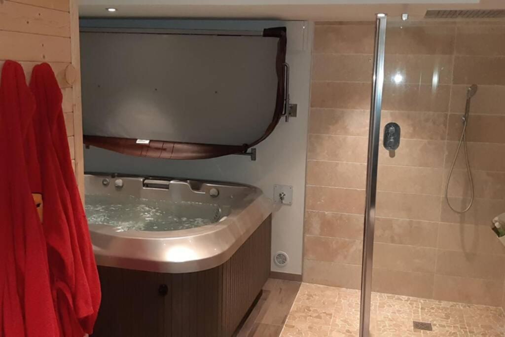 Les Spas Insolites - Le Spa Du Moulin Saint-Junien Exteriör bild